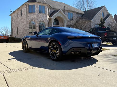 Used 2022 Ferrari Roma image 9