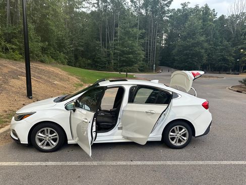 Used 2016 Chevrolet Cruze LT w/ Sun And Sound Package FWD image 14