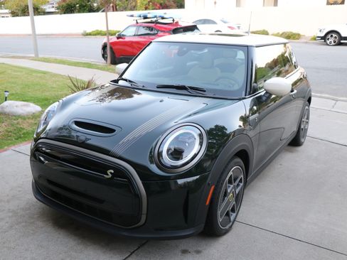 Used 2023 MINI Cooper SE FWD image 1