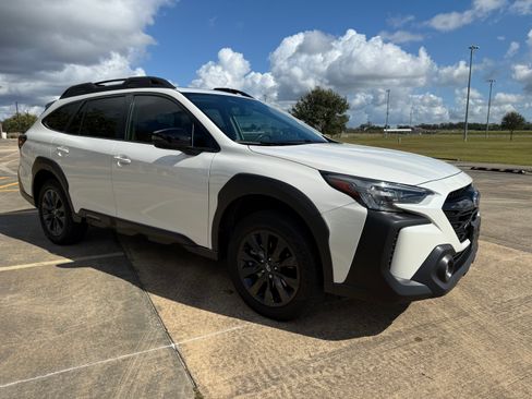 Used 2023 Subaru Outback Onyx Edition image 2