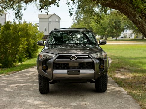 Used 2020 Toyota 4Runner SR5 Premium w/ Moonroof Package AWD/4WD image 2