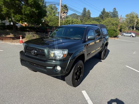 Used 2011 Toyota Tacoma 4x4 Double Cab w/ TRD Sport Pkg image 4