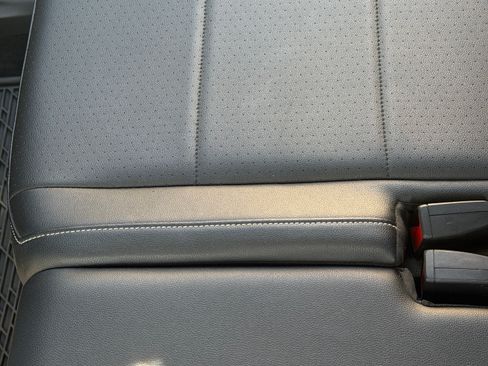 Used 2021 Volkswagen Tiguan SE w/ Panoramic Sunroof Package FWD image 22