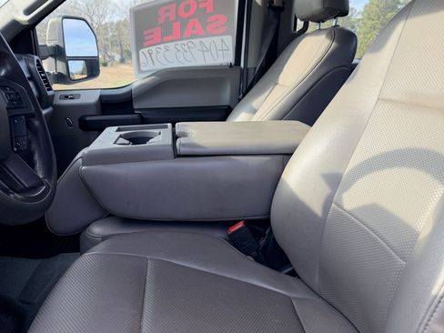 Used 2020 Ford F250 XL w/ Power Equipment Group RWD image 4