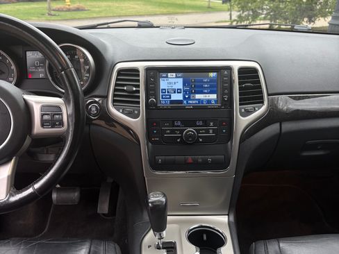 Used 2011 Jeep Grand Cherokee Laredo image 11