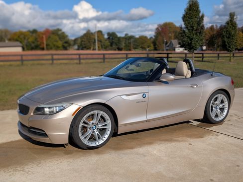Used 2009 BMW Z4 sDrive30i image 2