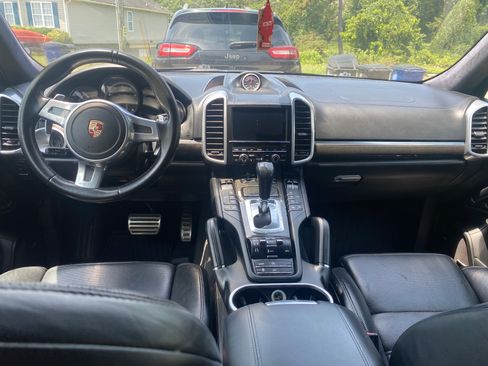 Used 2012 Porsche Cayenne Turbo AWD/4WD image 6