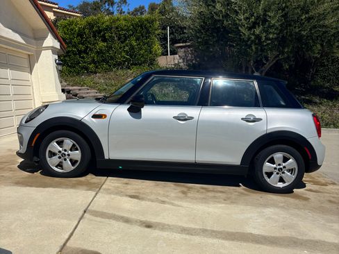 Used 2017 MINI Cooper 4-Door Hardtop FWD image 10