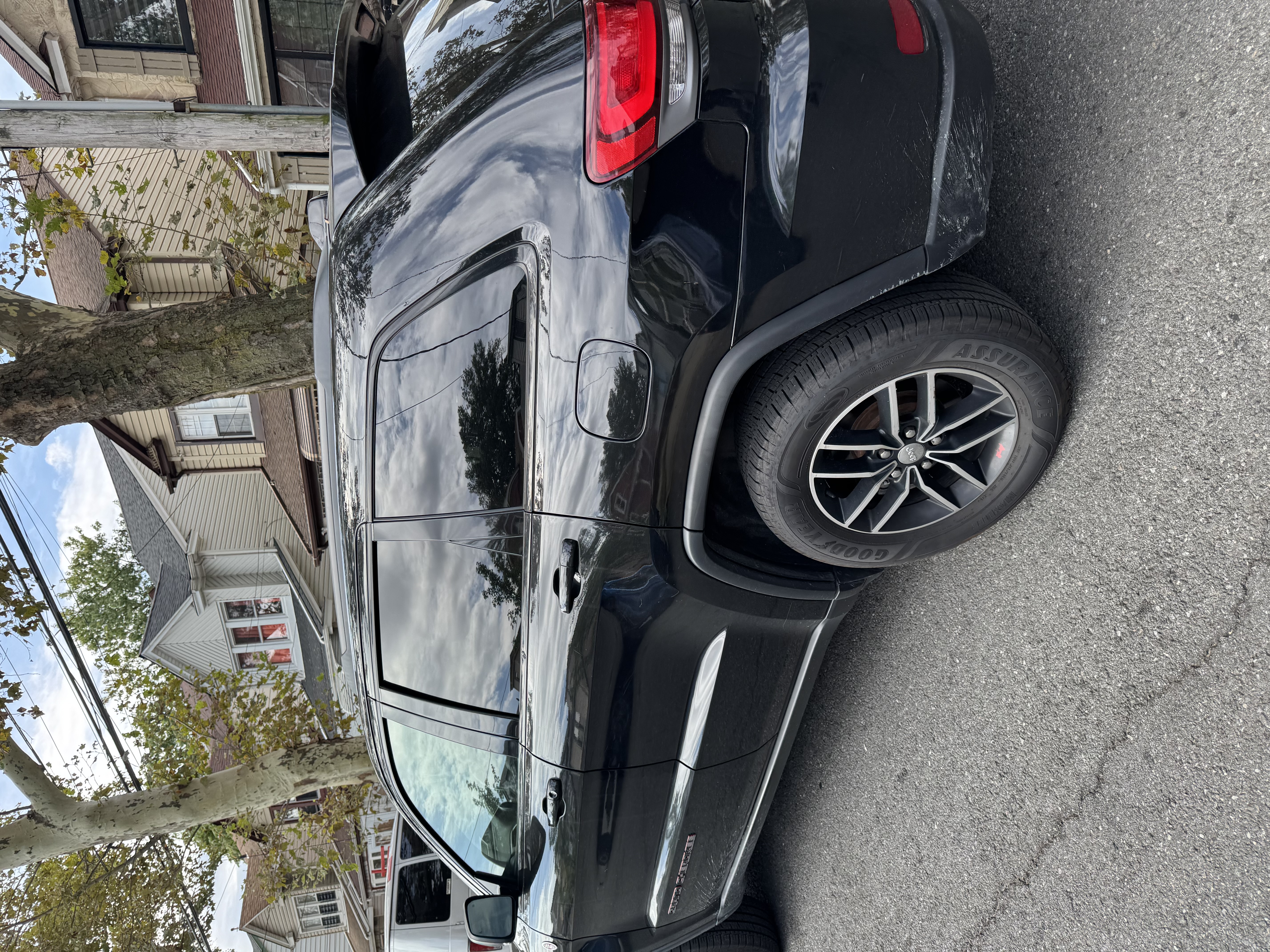 Used 2017 Jeep Grand Cherokee Trailhawk AWD/4WD image 4