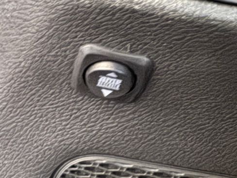 Used 2022 Jeep Wrangler Unlimited Rubicon w/ Trailer Tow Package image 10