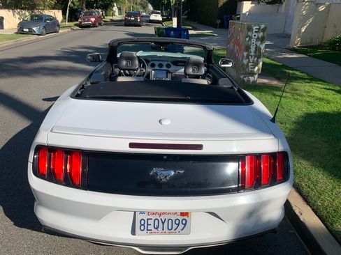 Used 2016 Ford Mustang Premium image 8