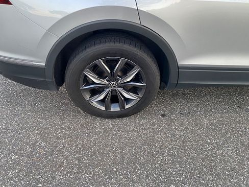 Used 2022 Volkswagen Tiguan SE image 8