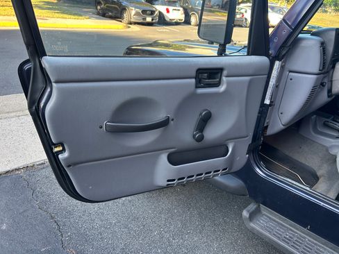 Used 1998 Jeep Wrangler SE image 16