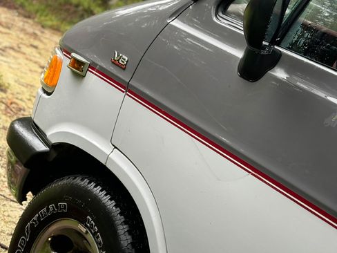 Used 1995 Dodge B2500 Van image 2
