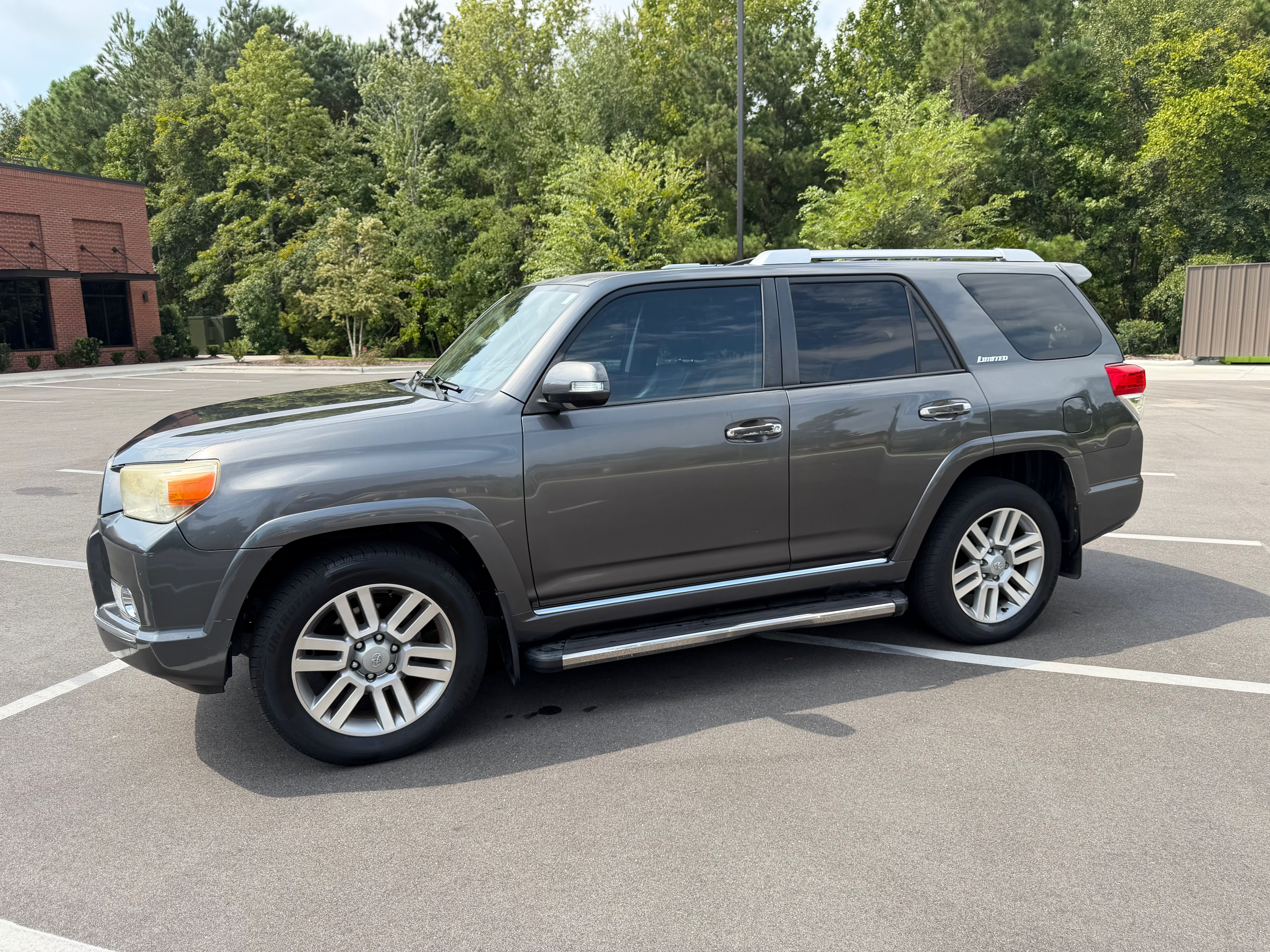 Used 2011 Toyota 4Runner Limited AWD/4WD image 5