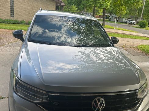 Used 2023 Volkswagen Tiguan SE R-Line image 8