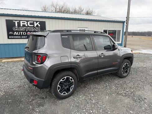 Used 2017 Jeep Renegade Trailhawk image 4
