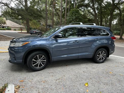 Used 2017 Toyota Highlander XLE image 8
