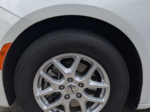 Used 2022 Chrysler Pacifica Touring-L FWD image 5
