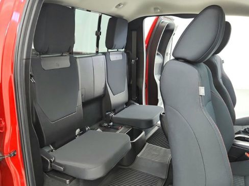 Used 2018 Toyota Tacoma SR5 image 19