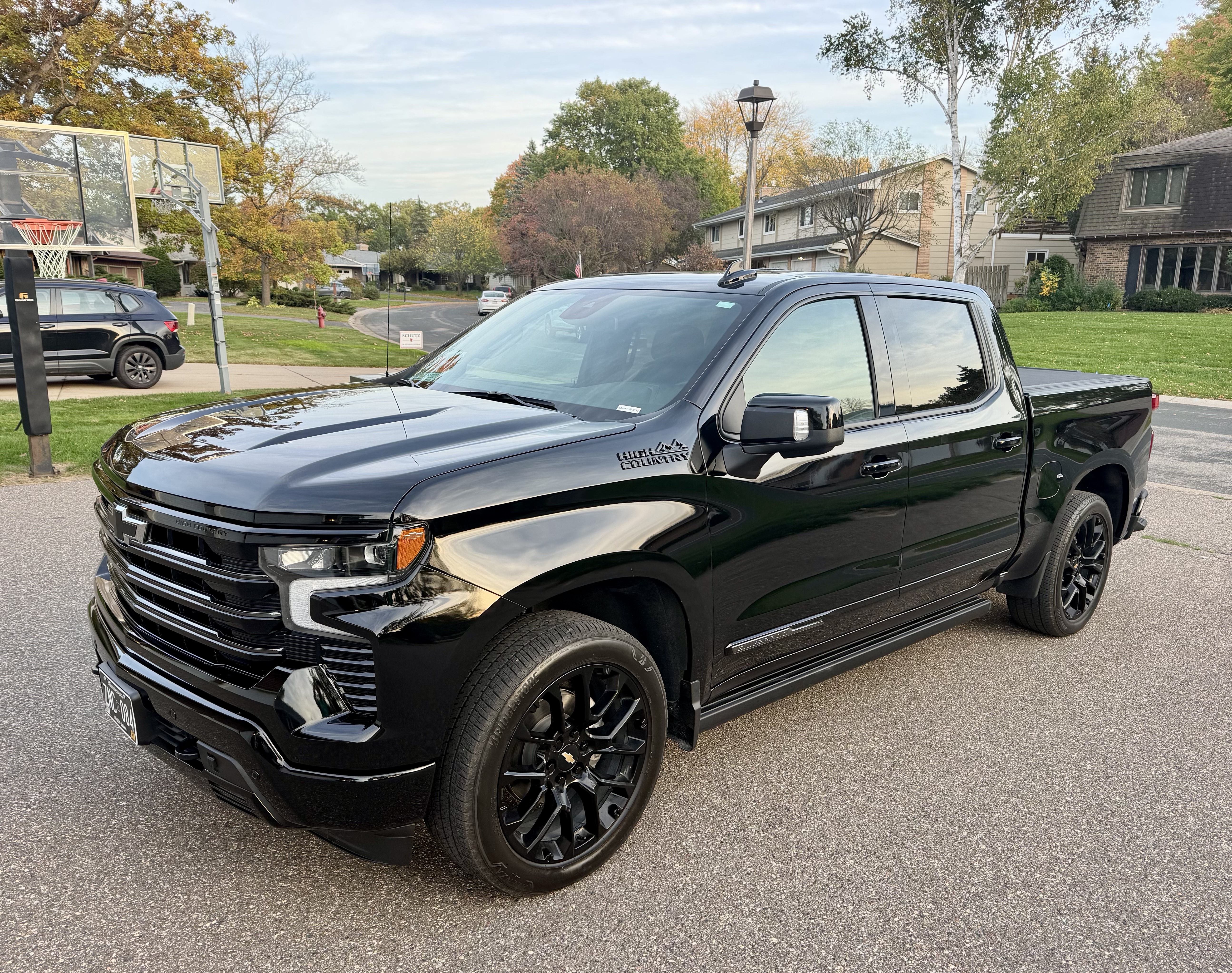 Used 2025 Chevrolet Silverado 1500 High Country w/ Midnight Edition AWD/4WD image 5