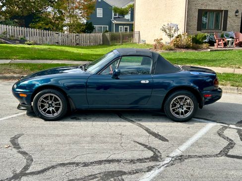 Used 1997 MAZDA MX-5 Miata image 6