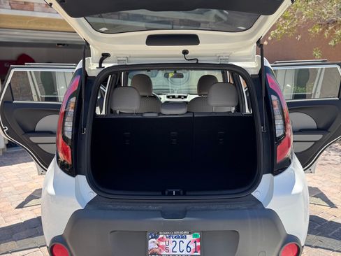 Used 2014 Kia Soul FWD image 13