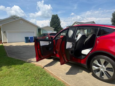 Used 2021 Tesla Model Y Long Range AWD/4WD image 6