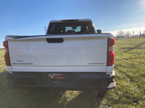 Used 2024 Chevrolet Silverado 2500 Custom w/ Custom Value Package image 6