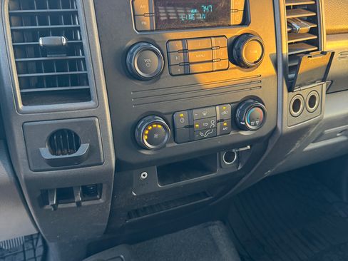 Used 2019 Ford F550 4x4 Regular Cab Super Duty image 16