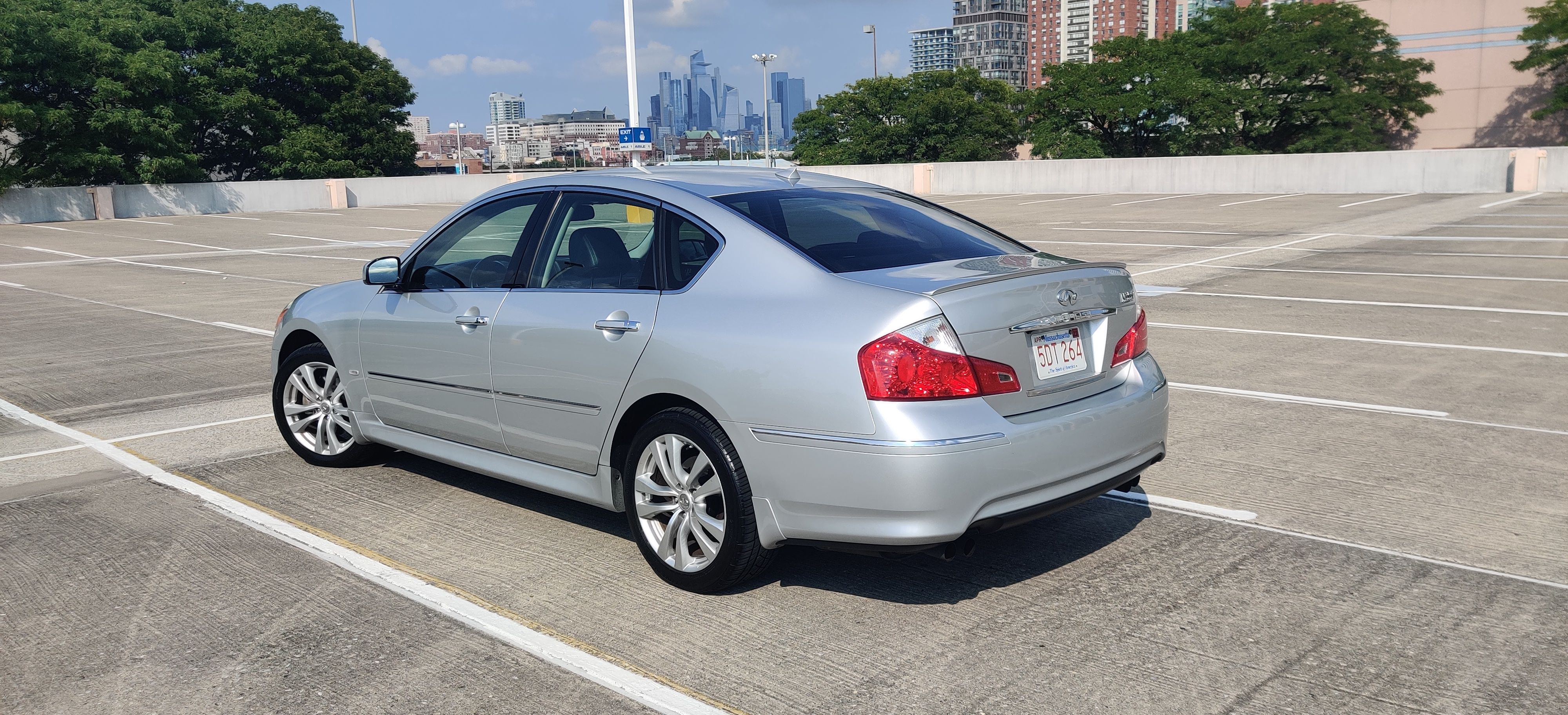 Used 2009 INFINITI M35 x w/ Technology Pkg AWD/4WD image 2