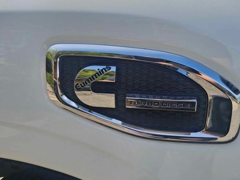 Used 2017 Nissan Titan SV image 17