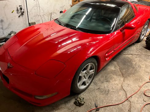 Used 1999 Chevrolet Corvette Coupe w/ Roof Pkg image 11