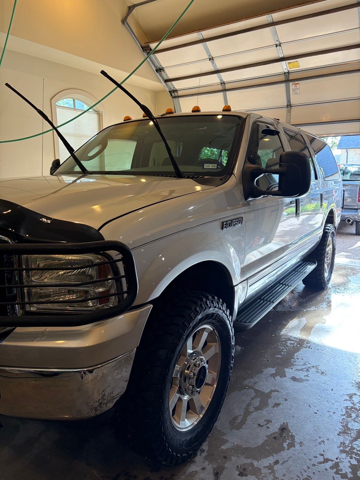 Used 2005 Ford Excursion XLT AWD/4WD image 5