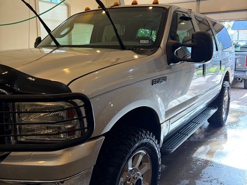 Used 2005 Ford Excursion XLT AWD/4WD image 5