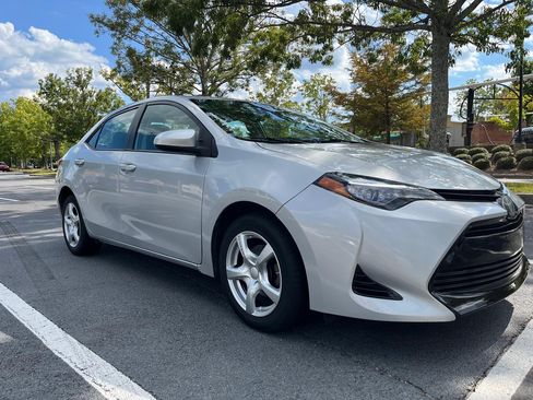 Used 2017 Toyota Corolla LE image 2