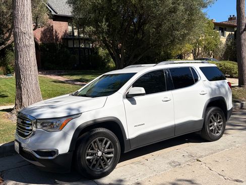Used 2018 GMC Acadia SLT AWD/4WD image 1
