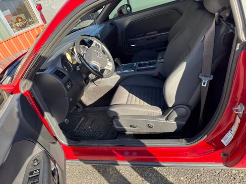 Used 2011 Dodge Challenger R/T image 6