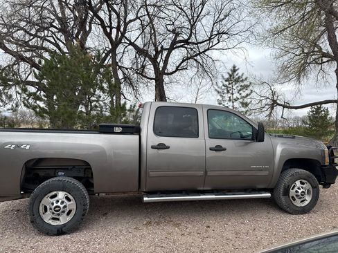 Used 2014 Chevrolet Silverado 2500 LT w/ Interior Plus Package AWD/4WD image 4