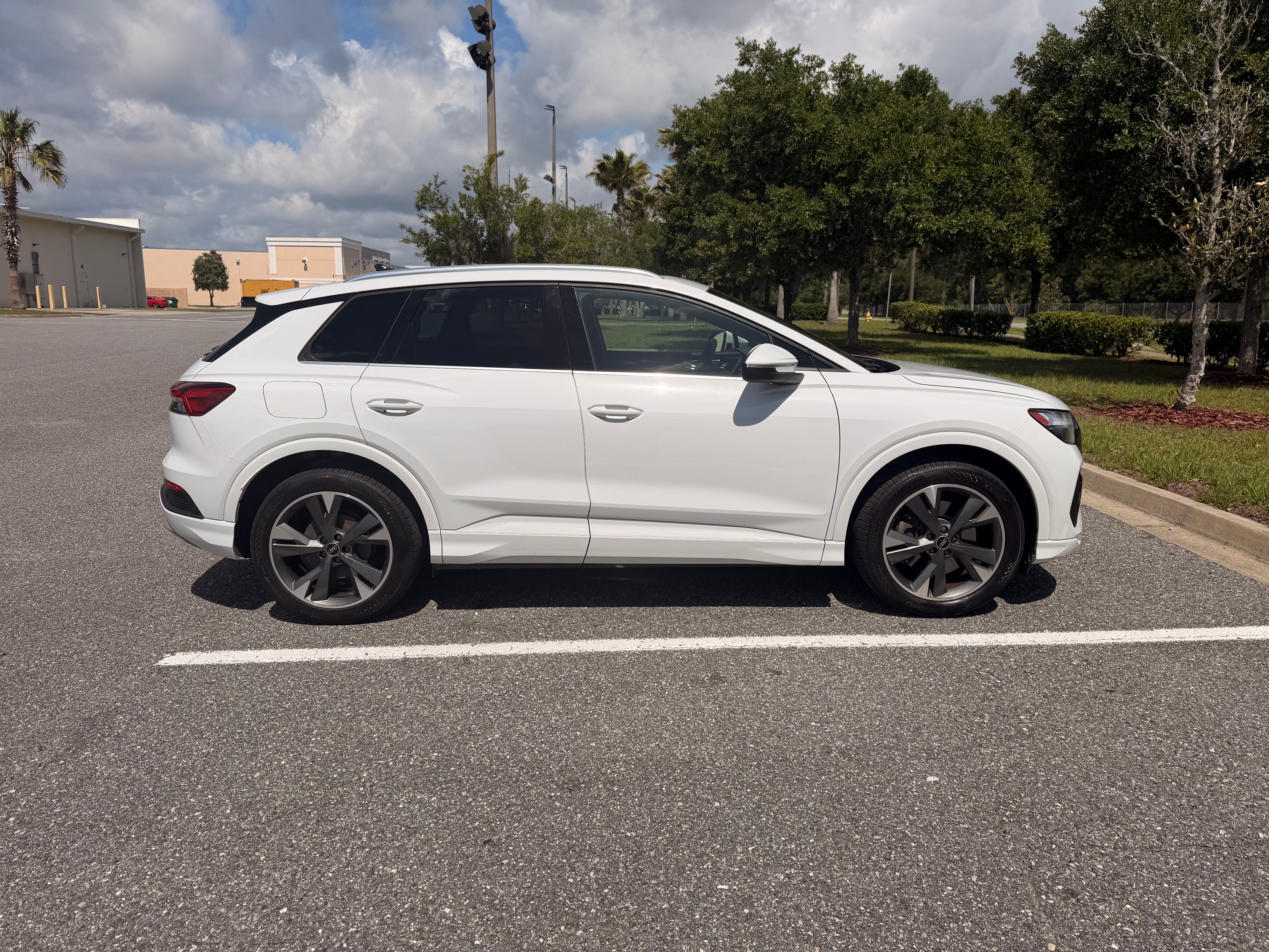 Used 2022 Audi Q4 e-tron Premium AWD/4WD image 6