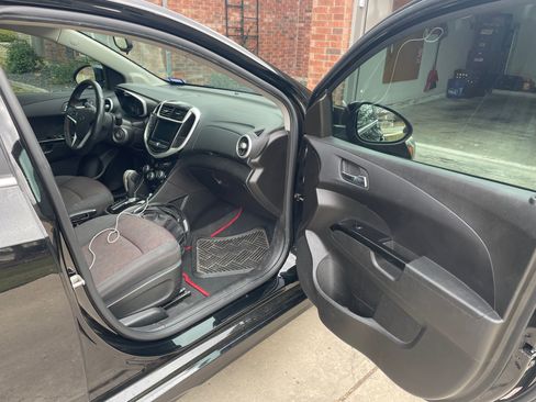 Used 2019 Chevrolet Sonic LT w/ RS Package image 9