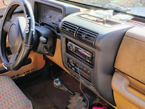 Used 1997 Jeep Wrangler SE image 11