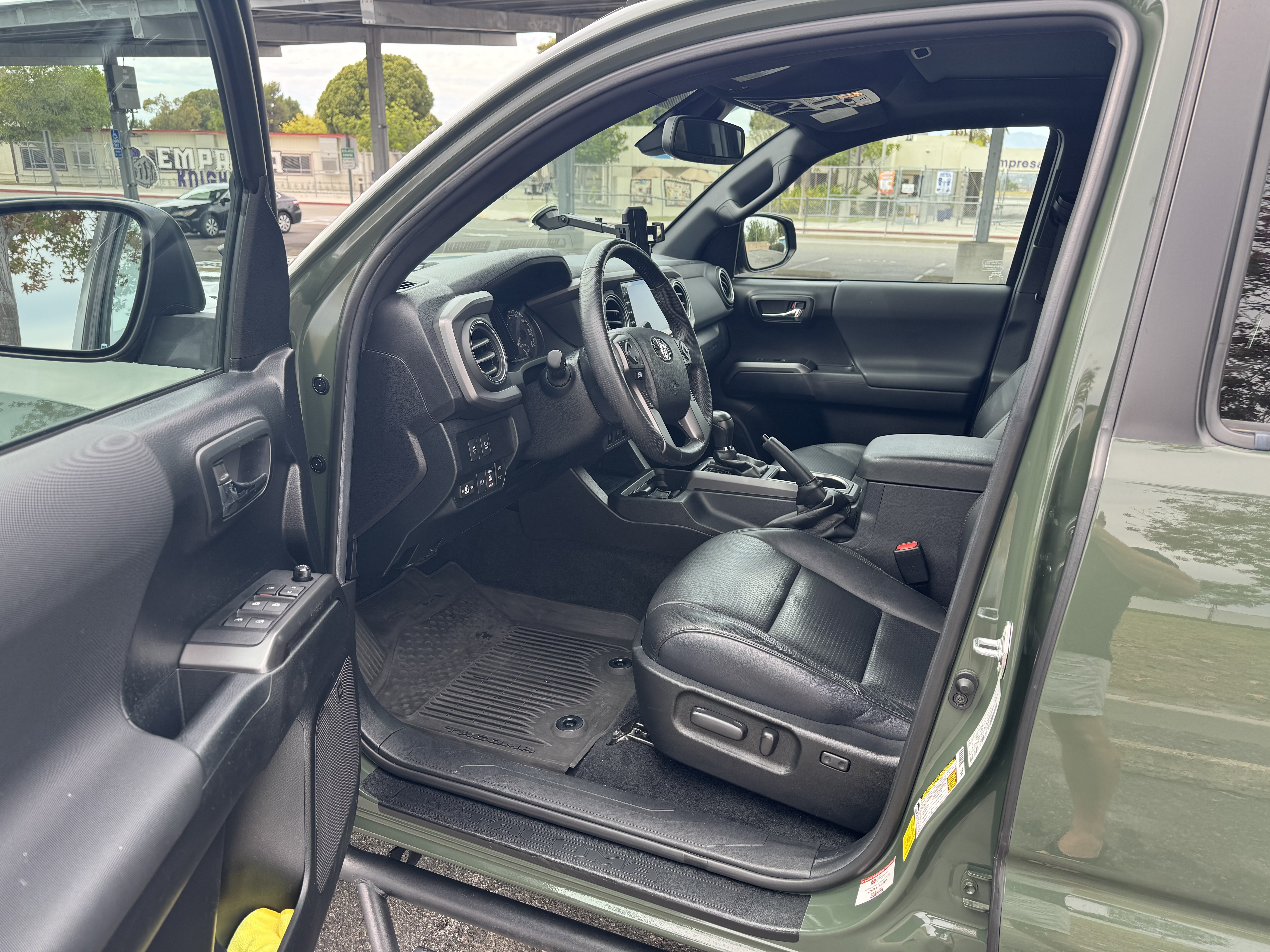Used 2022 Toyota Tacoma TRD Off-Road w/ TRD Premium Off Road Package AWD/4WD image 16
