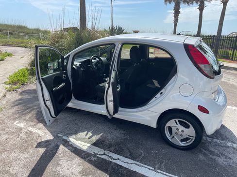 Used 2017 Mitsubishi i ES RWD image 10
