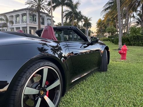 Used 2020 Porsche 911 Carrera image 4