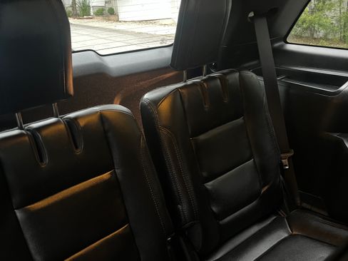 Used 2017 Ford Explorer XLT w/ Equipment Group 202A image 13