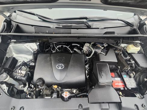 Used 2018 Toyota Highlander XLE image 17