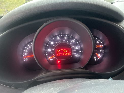 Used 2015 Kia Soul + image 12