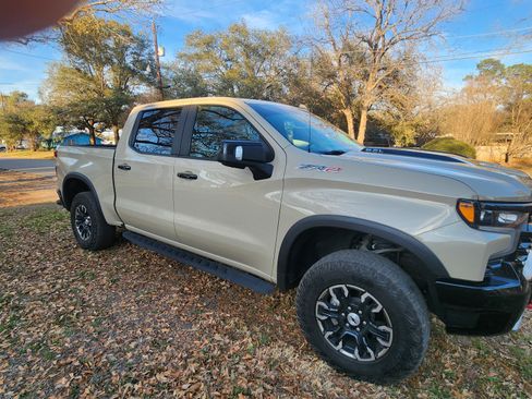 Used 2022 Chevrolet Silverado 1500 ZR2 w/ Technology Package image 5