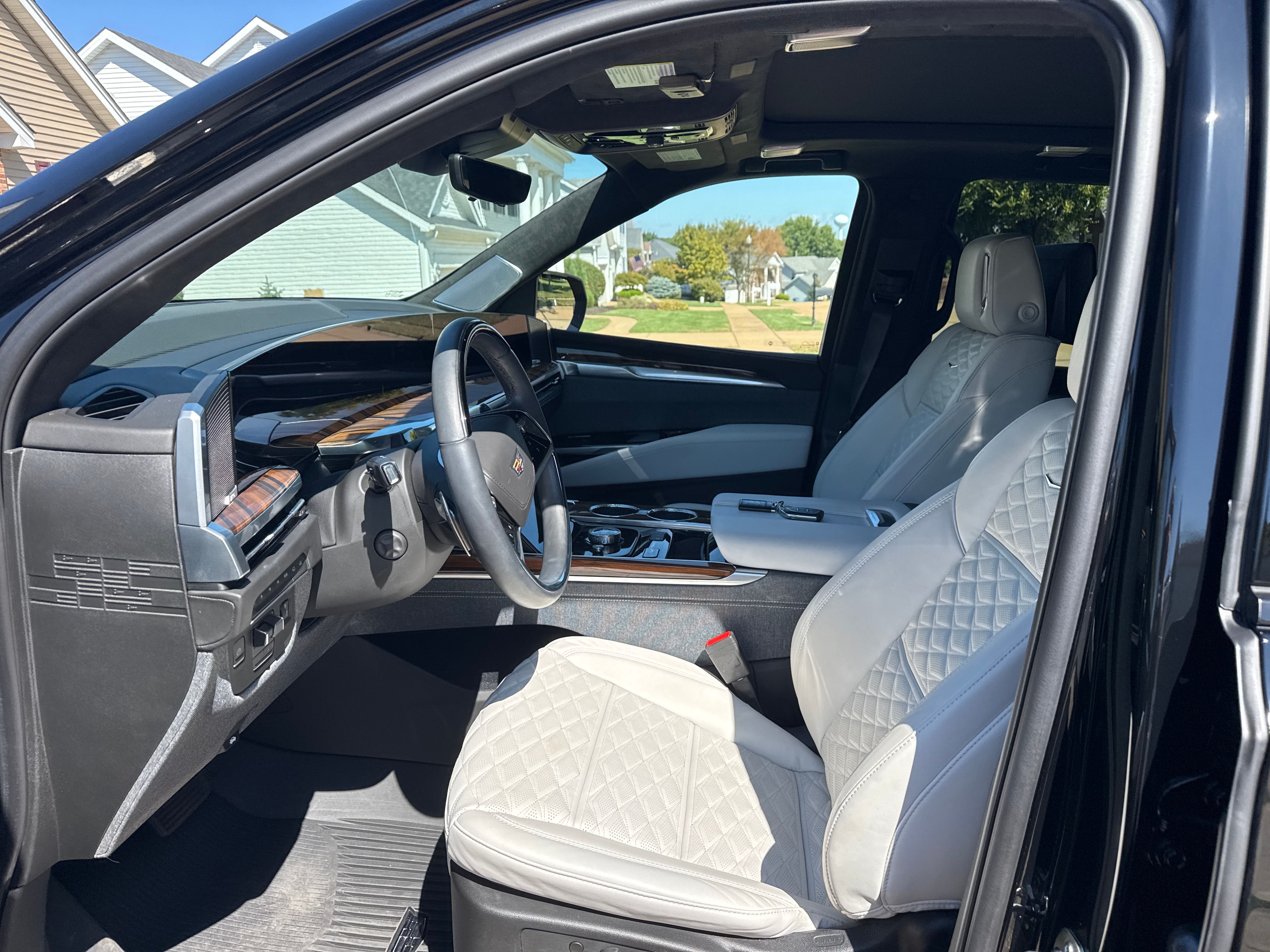 Used 2025 Cadillac Escalade Sport Platinum w/ LPO, Floor Liner Package AWD/4WD image 6